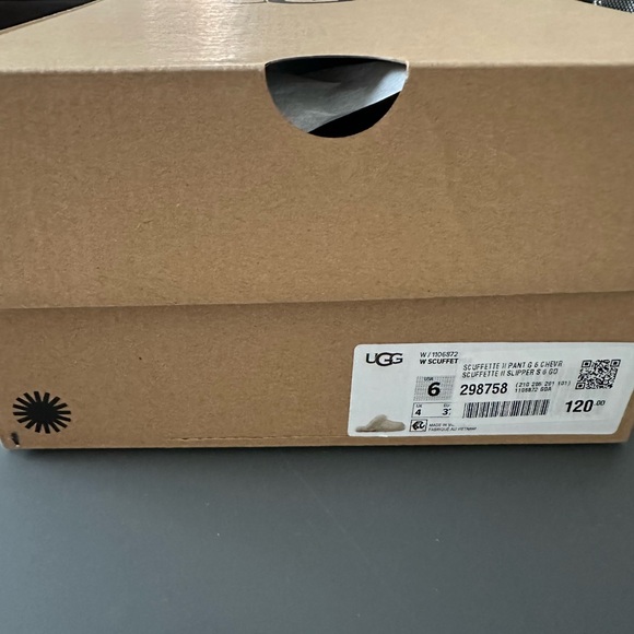 UGG Scuffette II Slippers - Picture 4 of 4